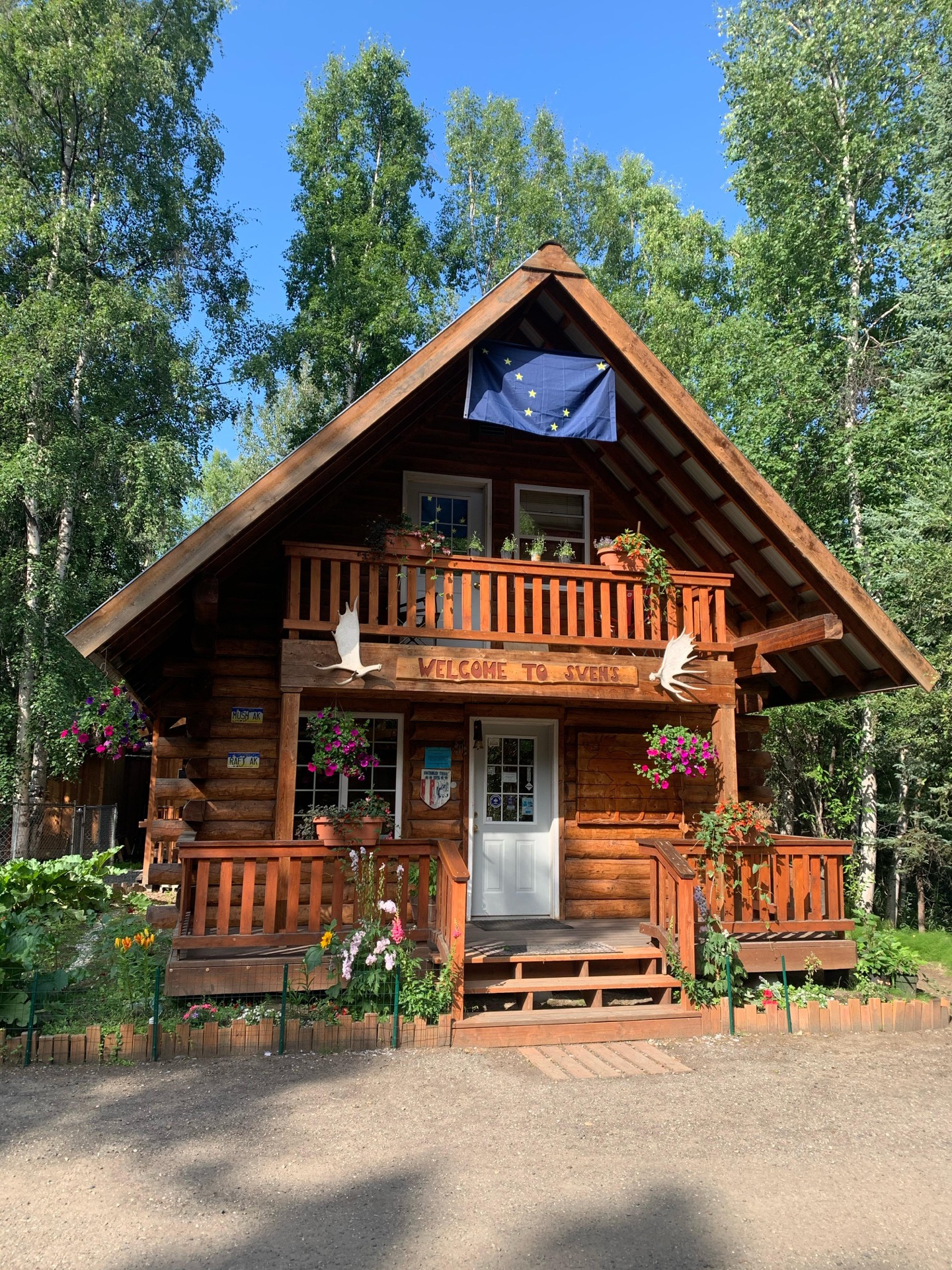 Sven's Basecamp Hostel Facilities and Grounds - Image 1