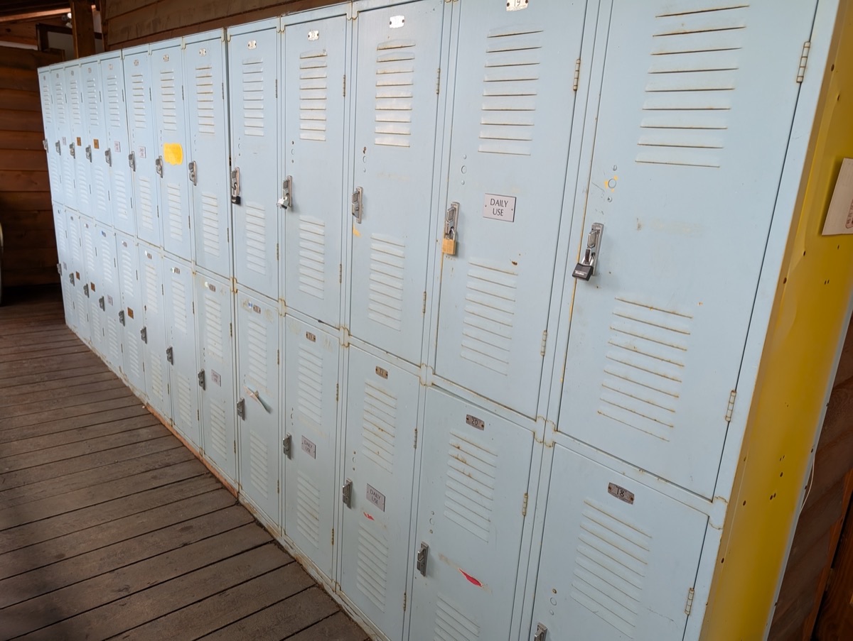 Sven's Basecamp Hostel Facilities and Grounds - Image 17