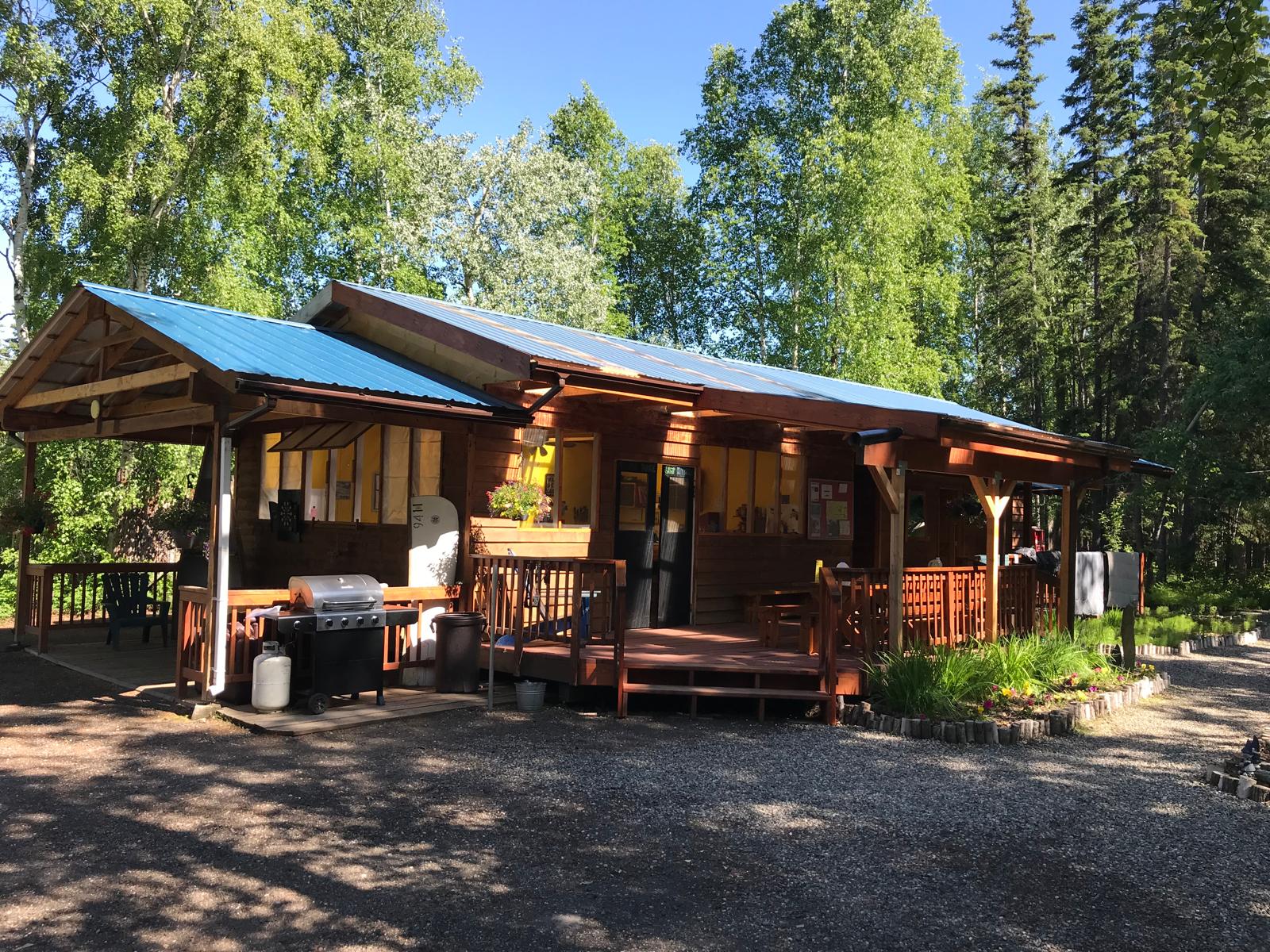 Sven's Basecamp Hostel Facilities and Grounds - Image 15