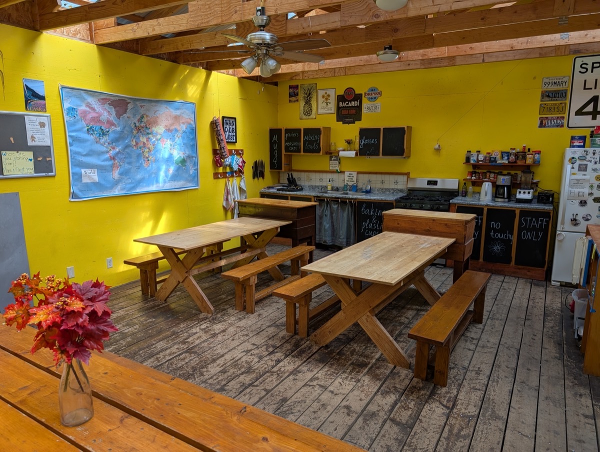 Sven's Basecamp Hostel Facilities and Grounds - Image 2