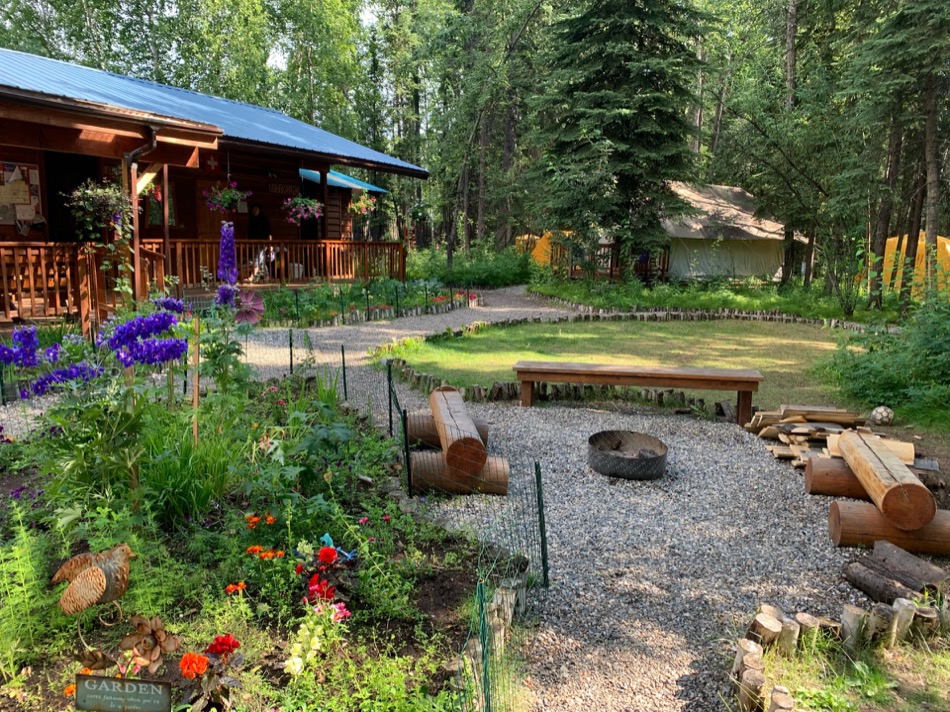 Sven's Basecamp Hostel Facilities and Grounds - Image 7