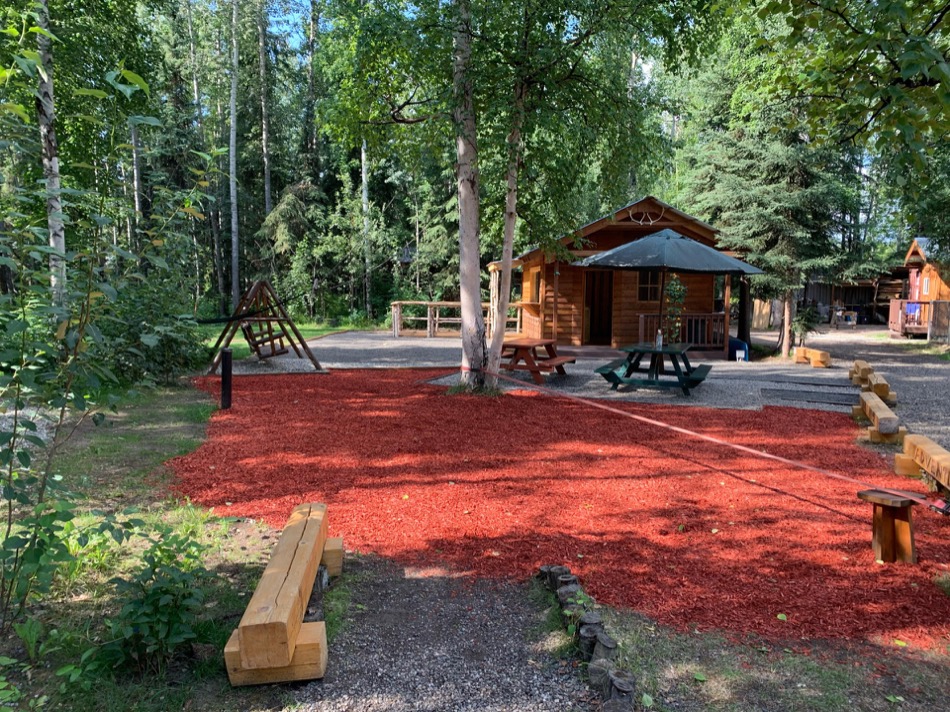 Sven's Basecamp Hostel Facilities and Grounds - Image 11